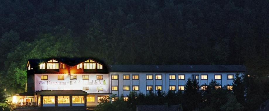 Hotel Lahnblick Бад Ласфе Екстериор снимка